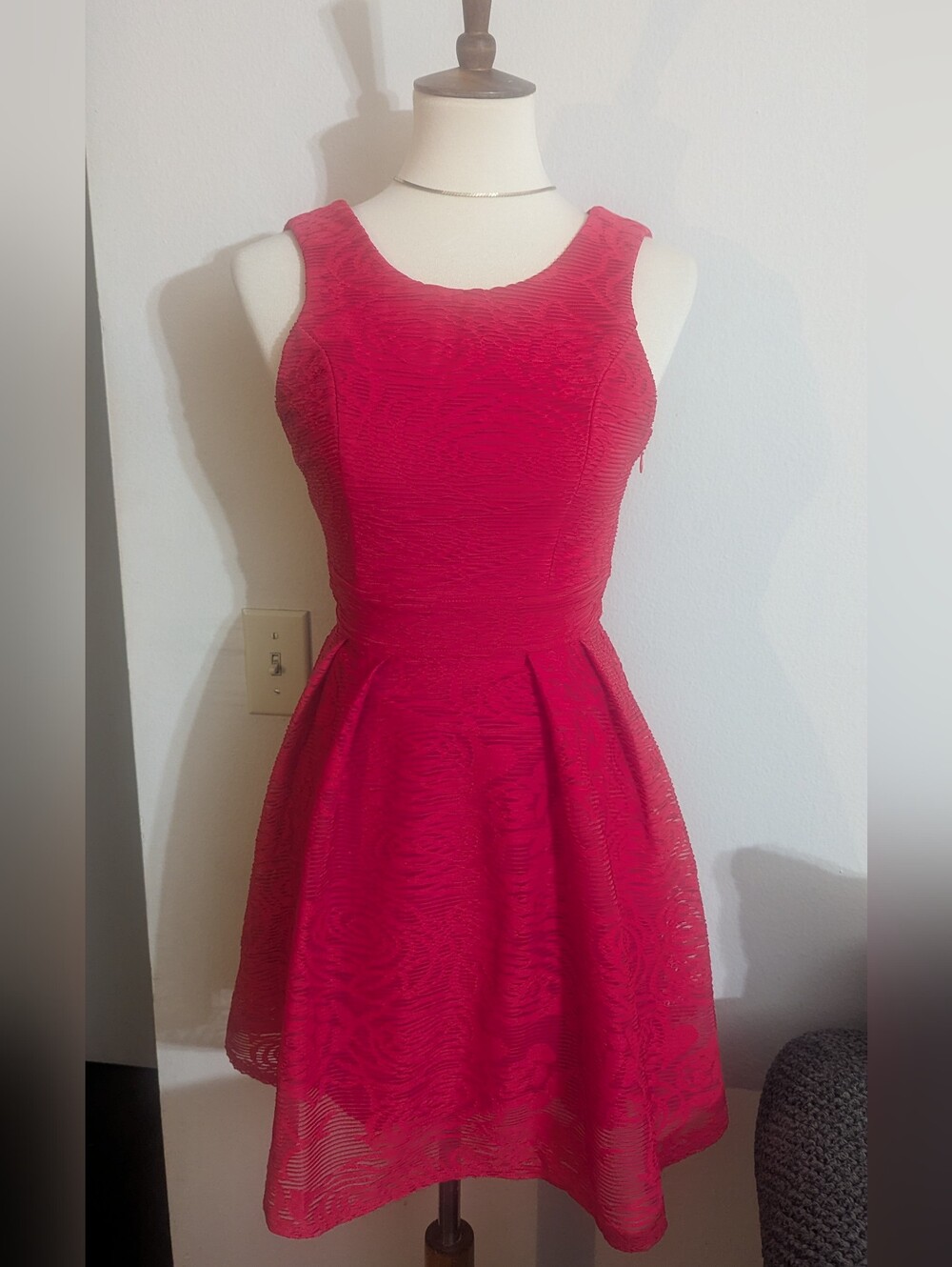 AUW Red Textured Floral Lace V Back Fit & Flare Skater Mini Dress Size 3 W/ Bow